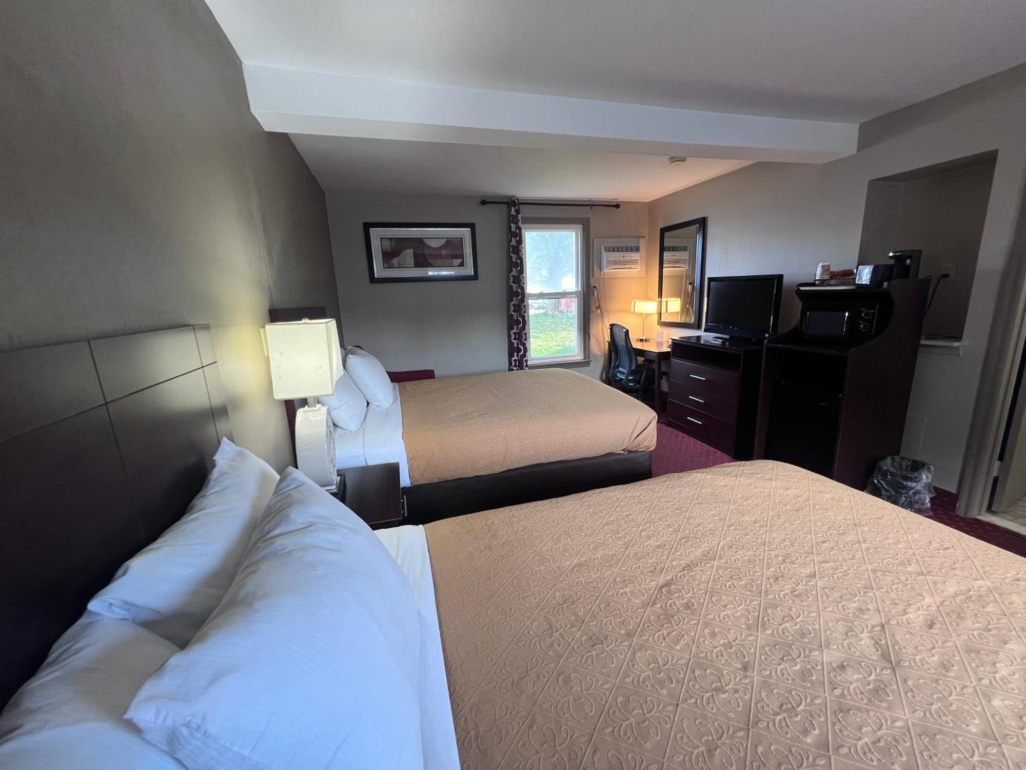 Rodeway Inn & Suites เฮอร์ชีย์ ภายนอก รูปภาพ