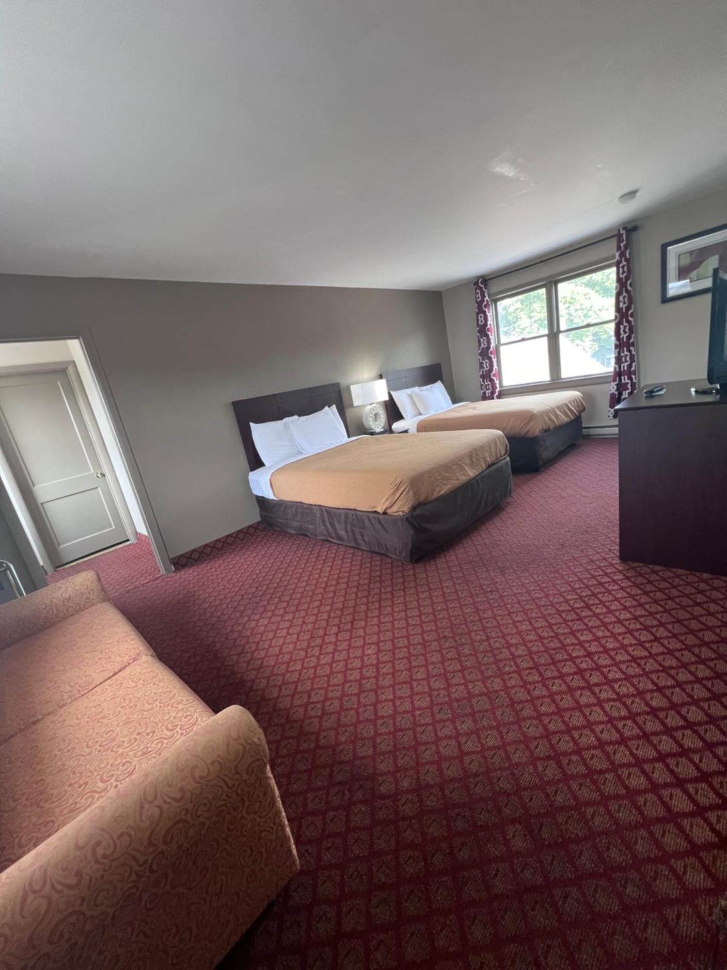 Rodeway Inn & Suites เฮอร์ชีย์ ภายนอก รูปภาพ