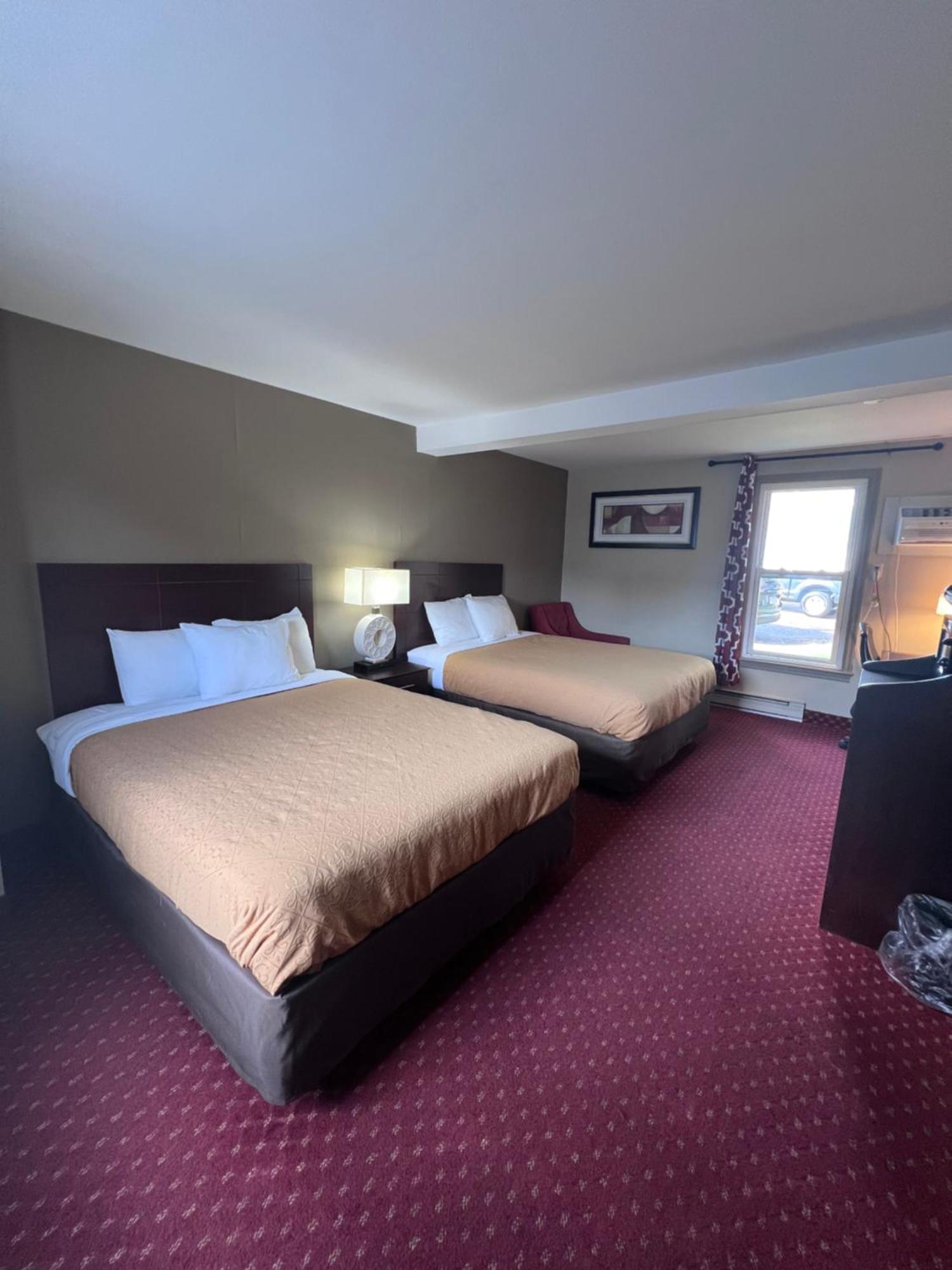 Rodeway Inn & Suites เฮอร์ชีย์ ภายนอก รูปภาพ