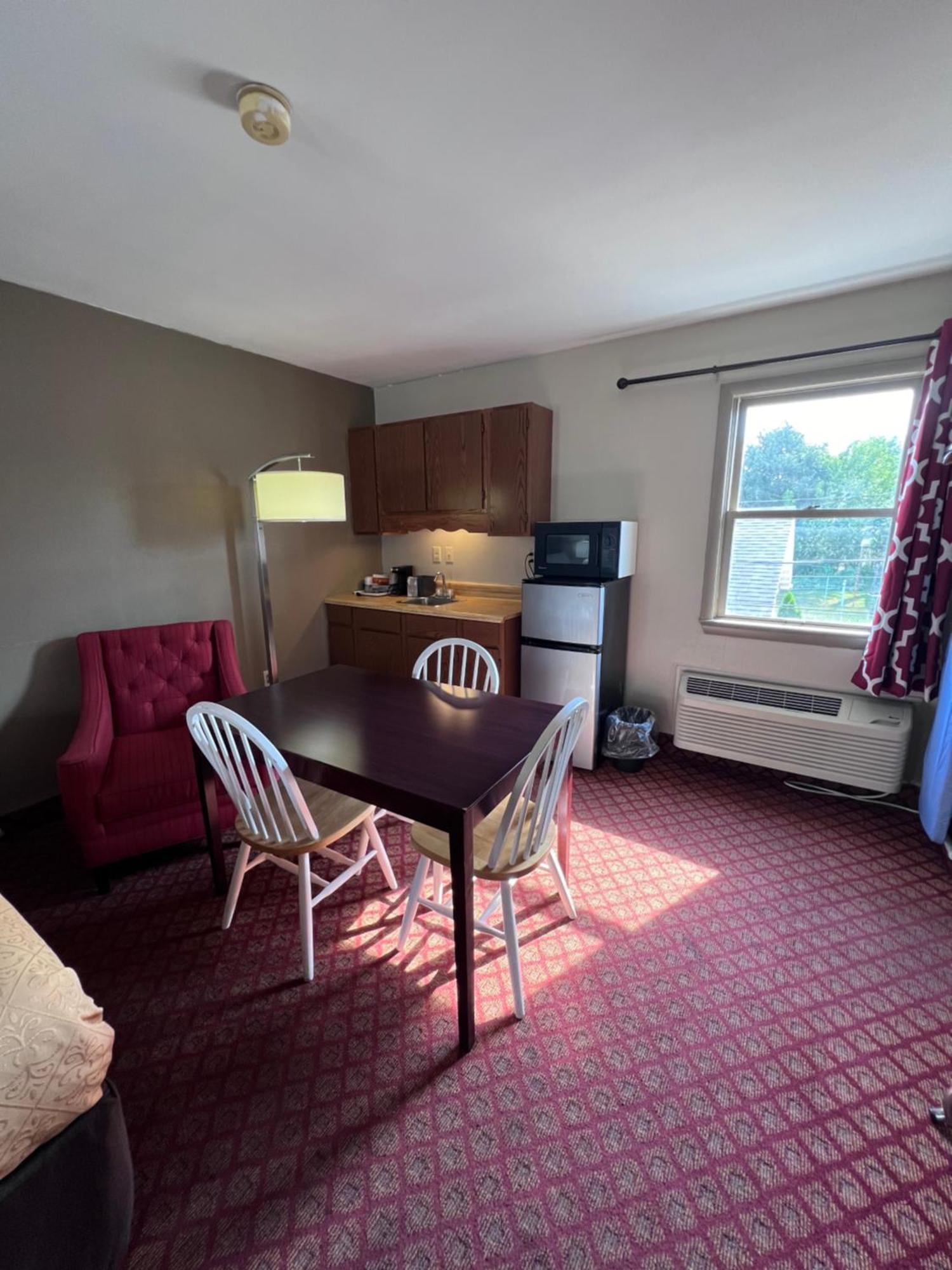 Rodeway Inn & Suites เฮอร์ชีย์ ภายนอก รูปภาพ