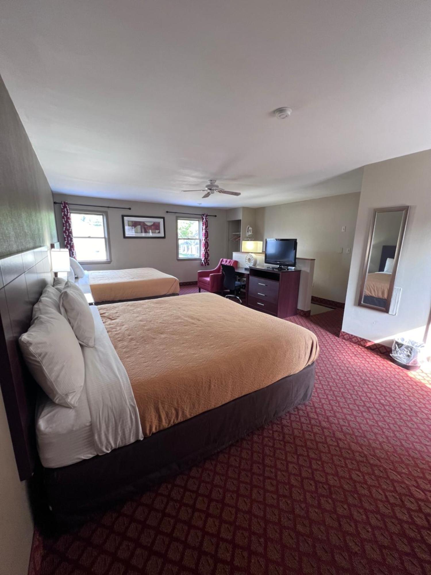 Rodeway Inn & Suites เฮอร์ชีย์ ภายนอก รูปภาพ