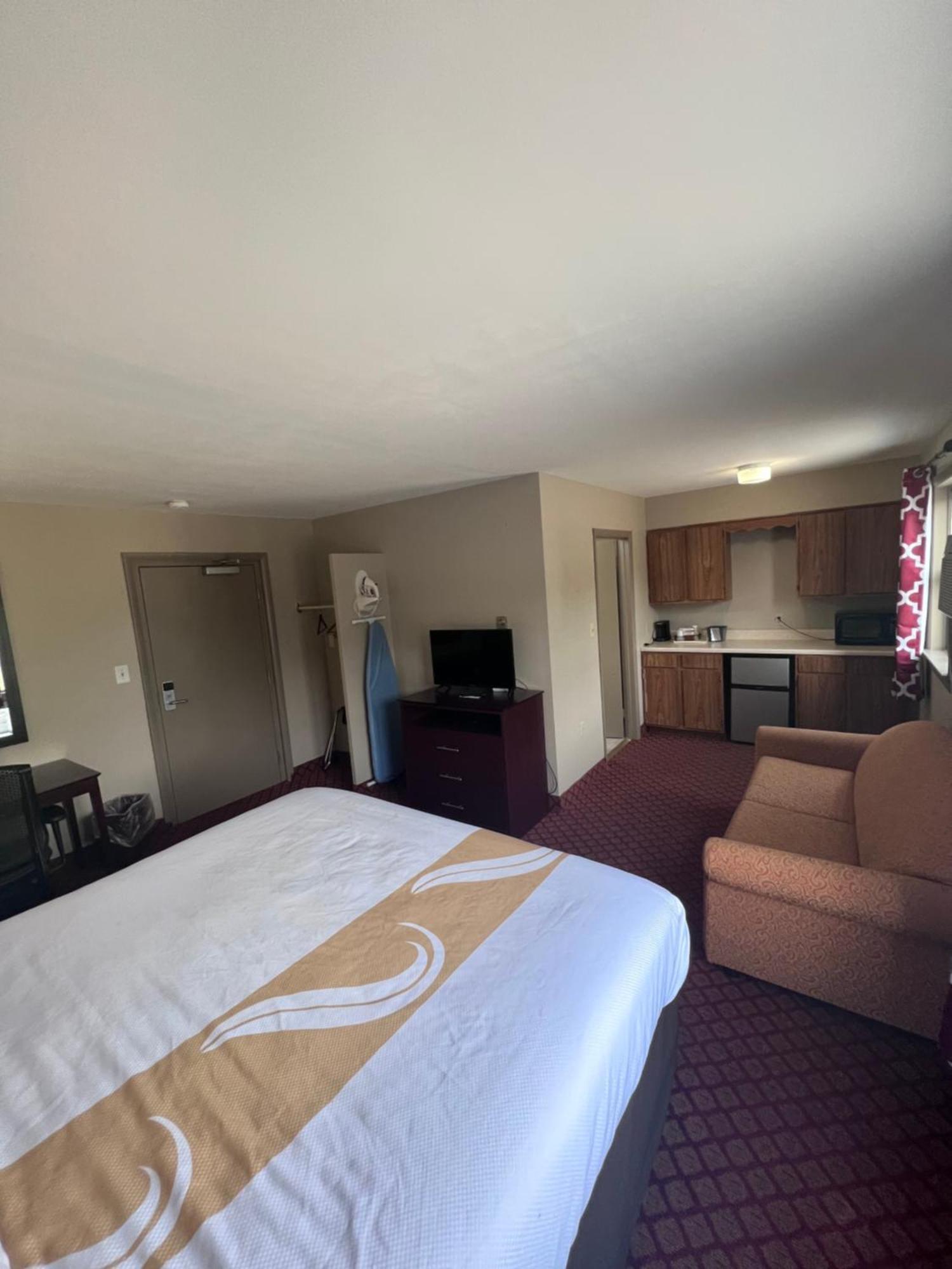 Rodeway Inn & Suites เฮอร์ชีย์ ภายนอก รูปภาพ