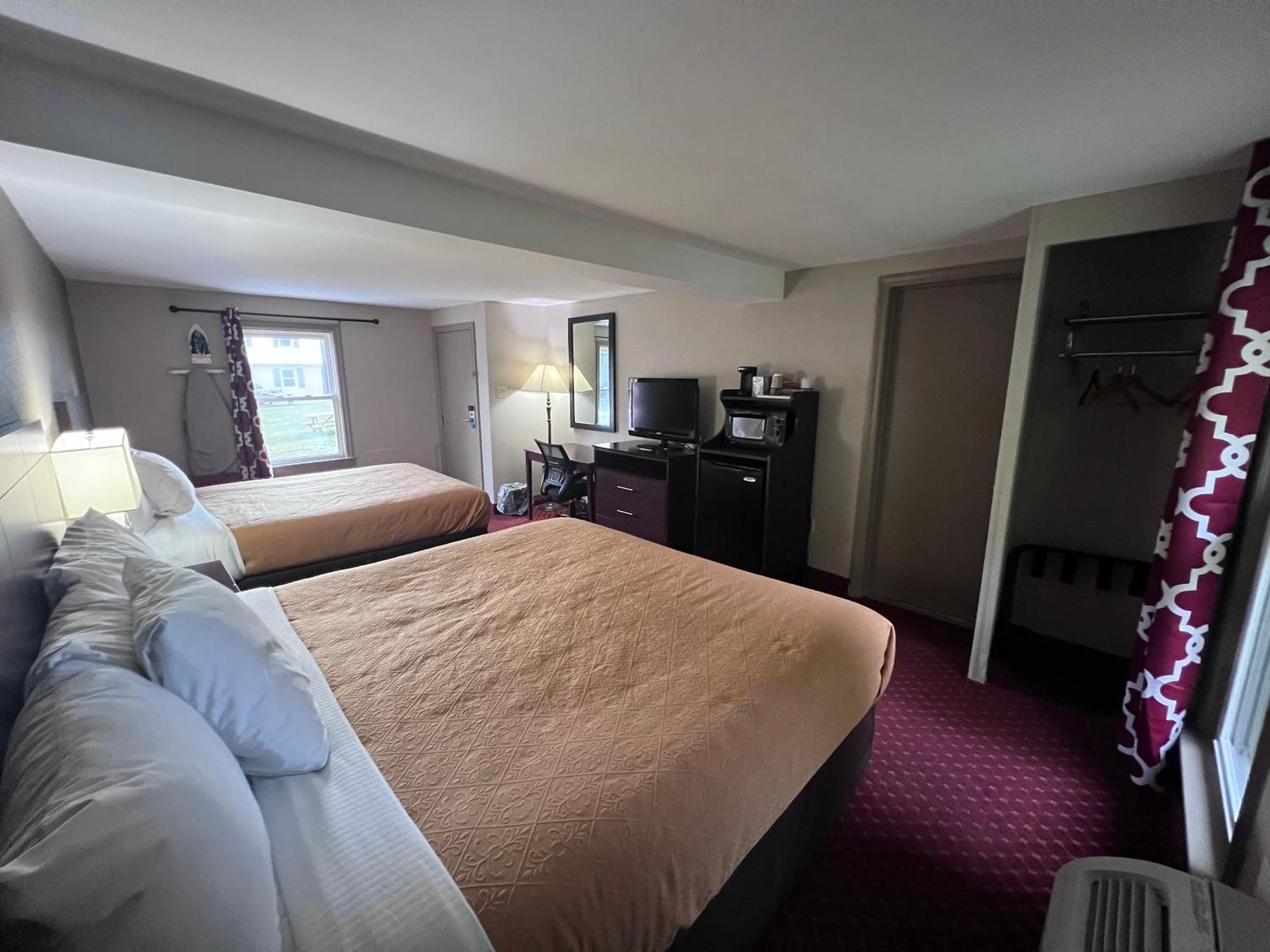 Rodeway Inn & Suites เฮอร์ชีย์ ภายนอก รูปภาพ