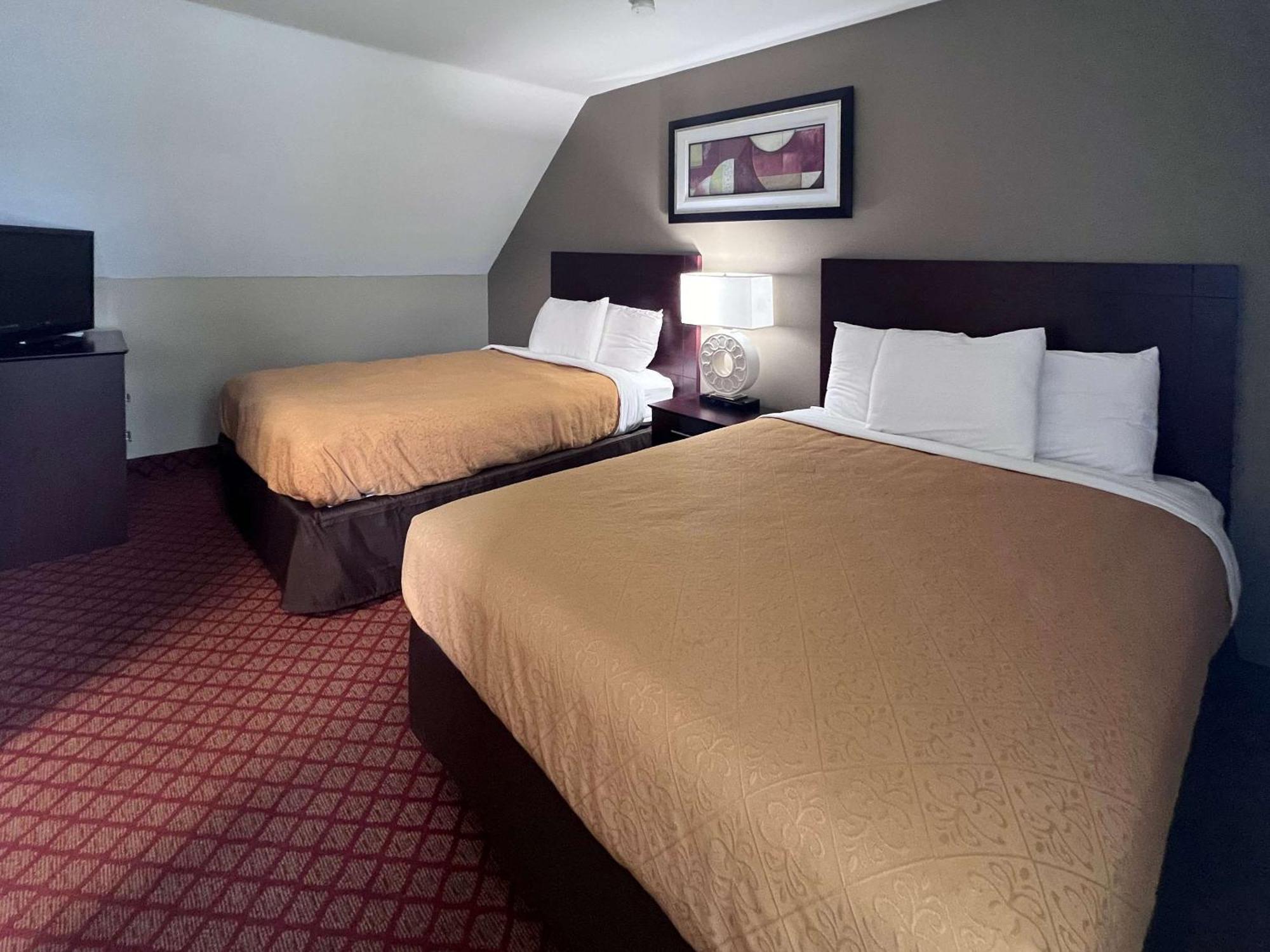 Rodeway Inn & Suites เฮอร์ชีย์ ภายนอก รูปภาพ