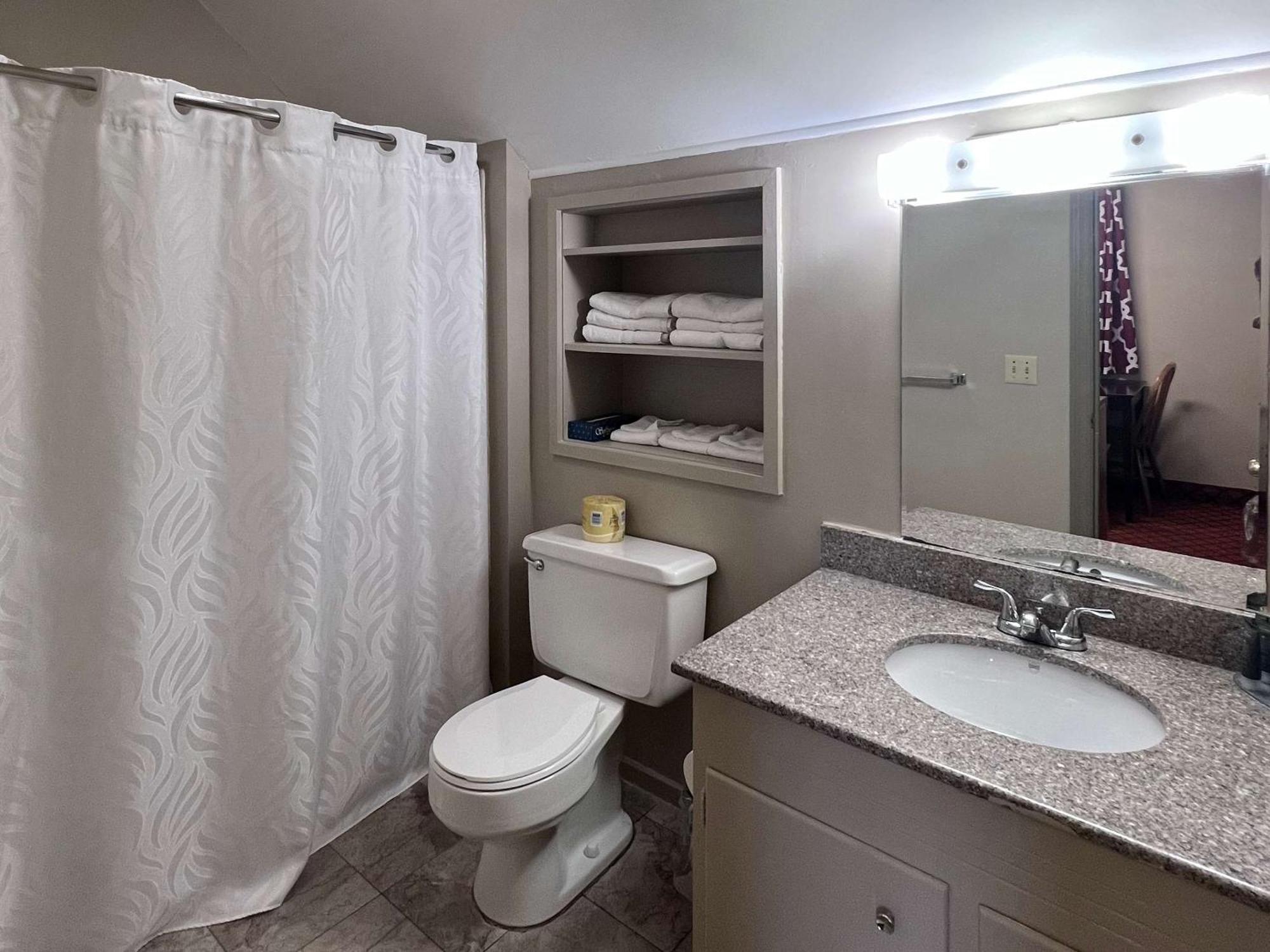 Rodeway Inn & Suites เฮอร์ชีย์ ภายนอก รูปภาพ
